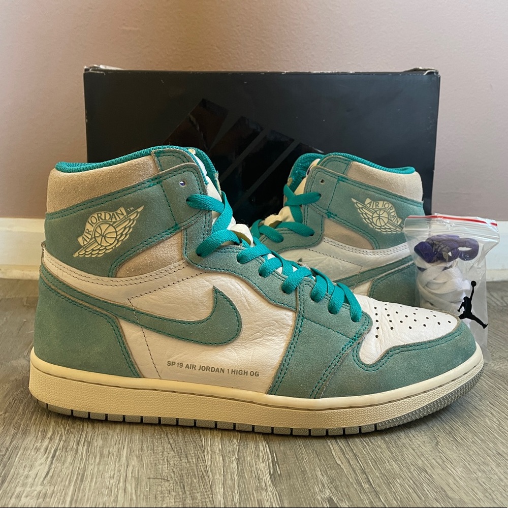 SOLD ✅✅ - Jordan 1 Retro High Turbo Green - Size 10.5 GREAT CONDITION AUTHENTIC